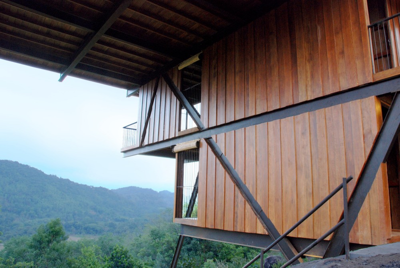 Illustration for article titled This Beautiful Floating Bungalow Is the Perfect Jungle Hideout